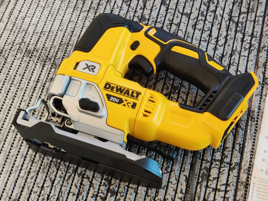 Пила лобзикова акумуляторна безщіткова DeWALT DCS334
