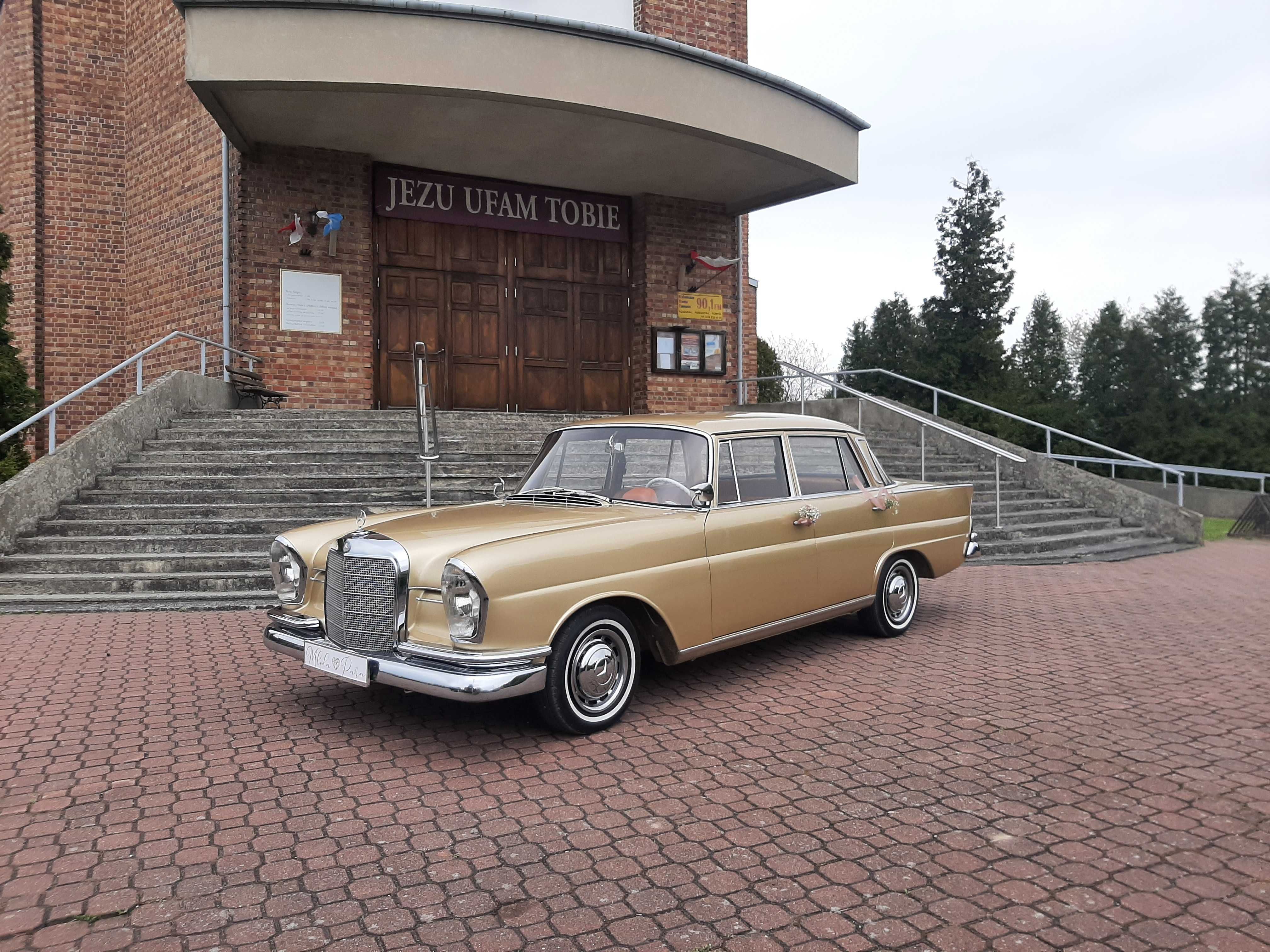 Auto do ślubu Mercedes-benz w111  Klasyk - wynajem samochod do slubu