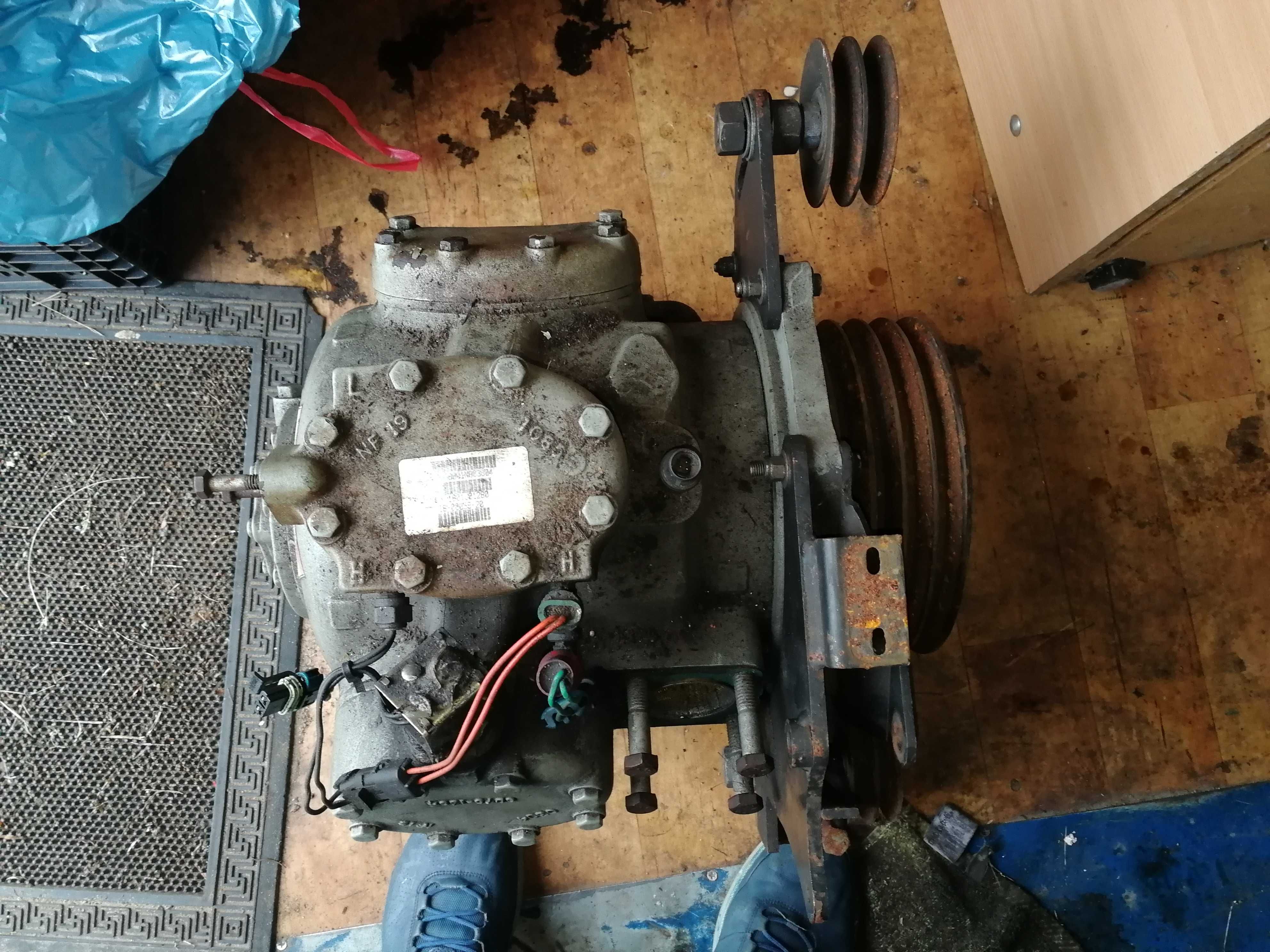 Sprężarka.  Do.   Chłodni. Carrier