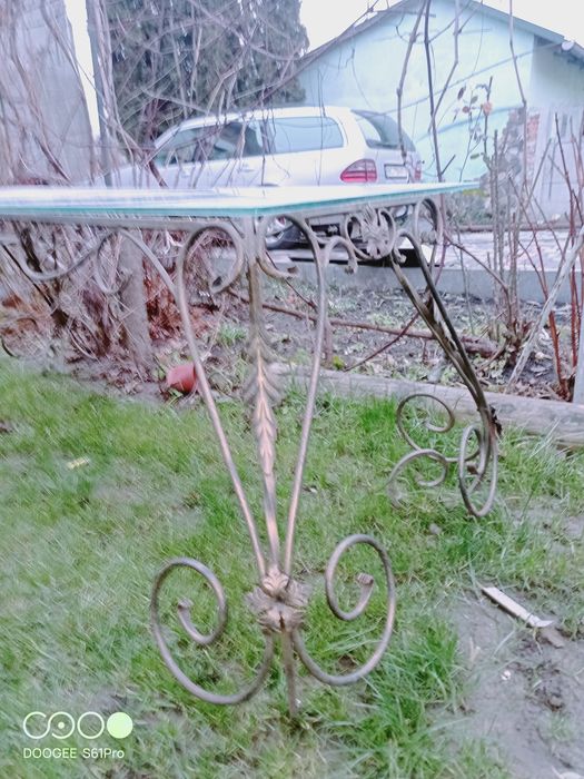 Стіл кований з гартованим склом 10 мм вуличний вуличний.