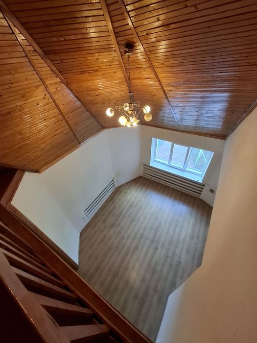 Здається в оренду будинок з сауною і гаражами