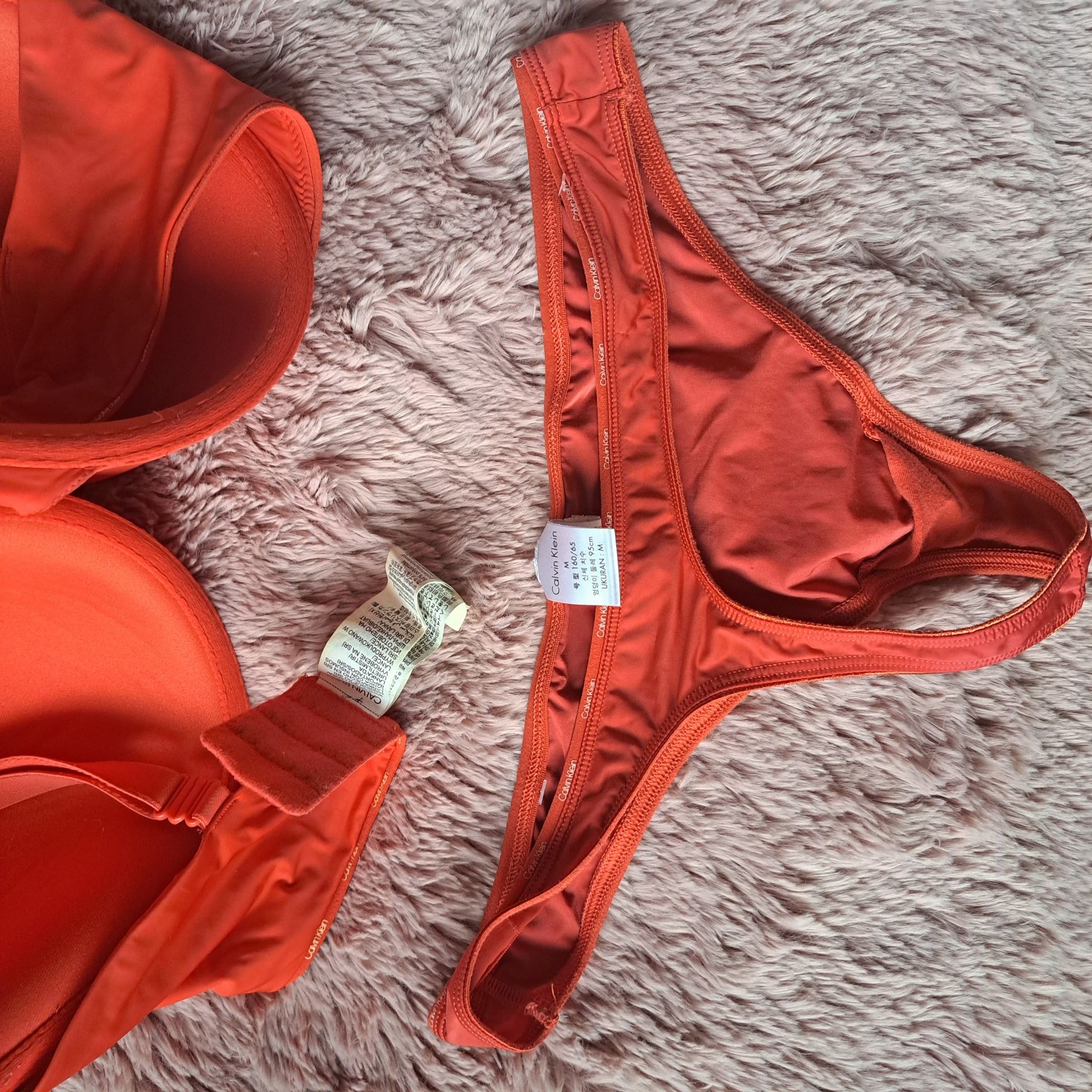 Zestaw Calvin Klein Czerwony biustonosz 36DD + string M oryginalny