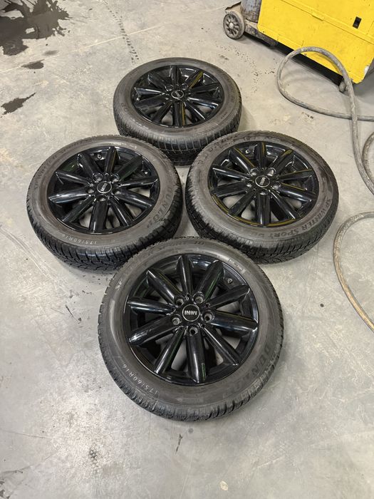 Oryginalne felgi MINI + opony zimowe Dunlop SP Winter Sport 3D