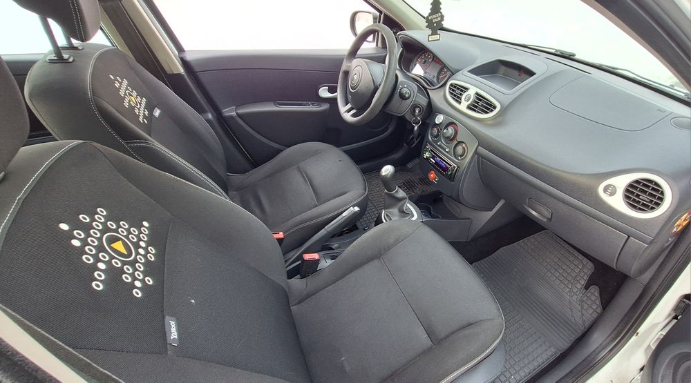 Renault Clio 1.2 benzyna 5 drzwi klima model 2012