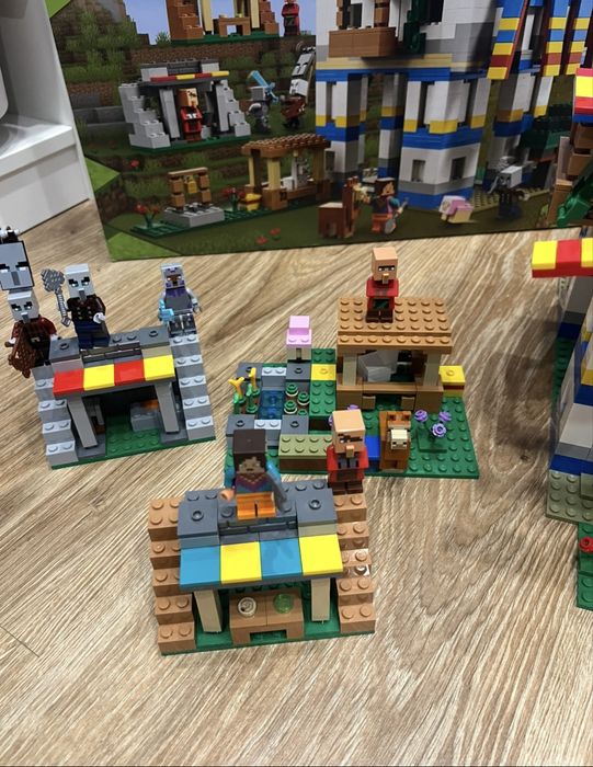 Конструктор LEGO Minecraft Село лами 1252 деталі