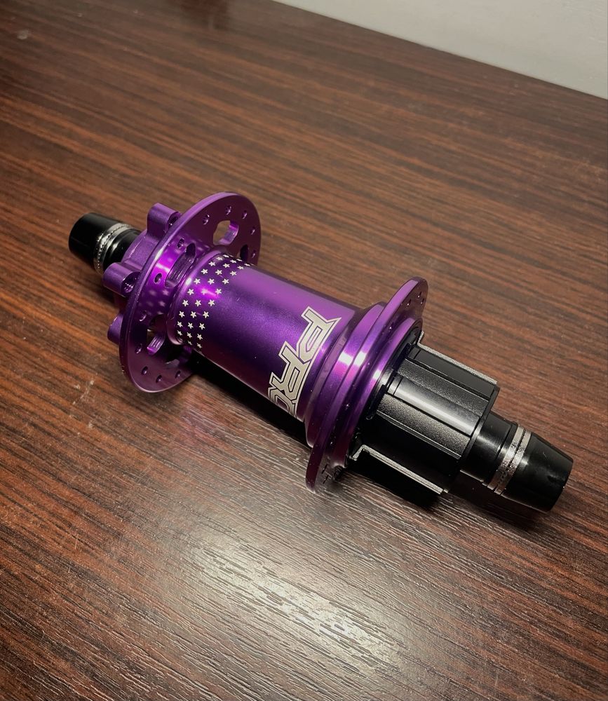 Piasta tylna hassns pro7 135x10 dirt dj street mtb fioletowa