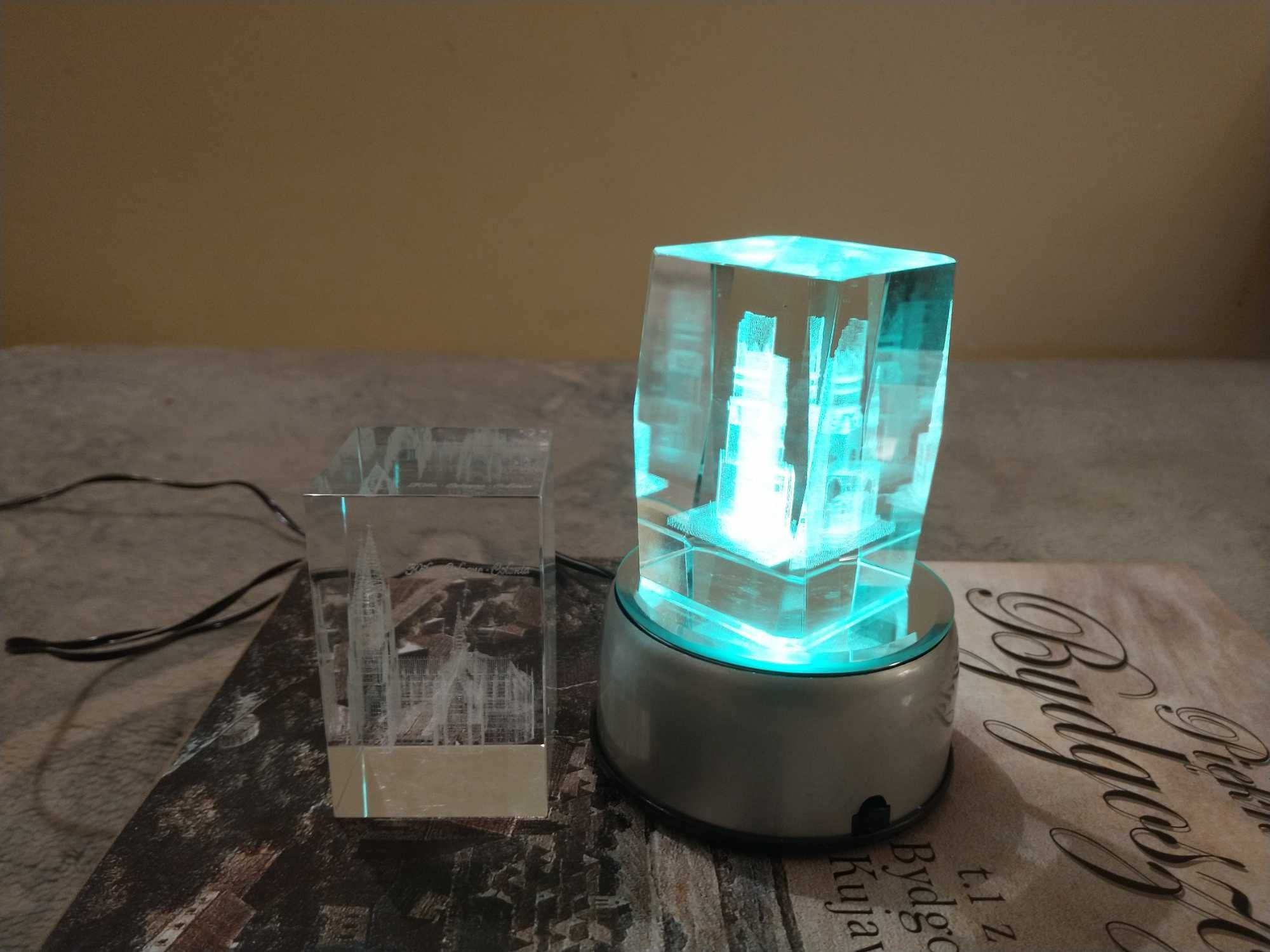 Podstawka z 4 diodami LED + 3D Laser kryształowy 2 sztuki