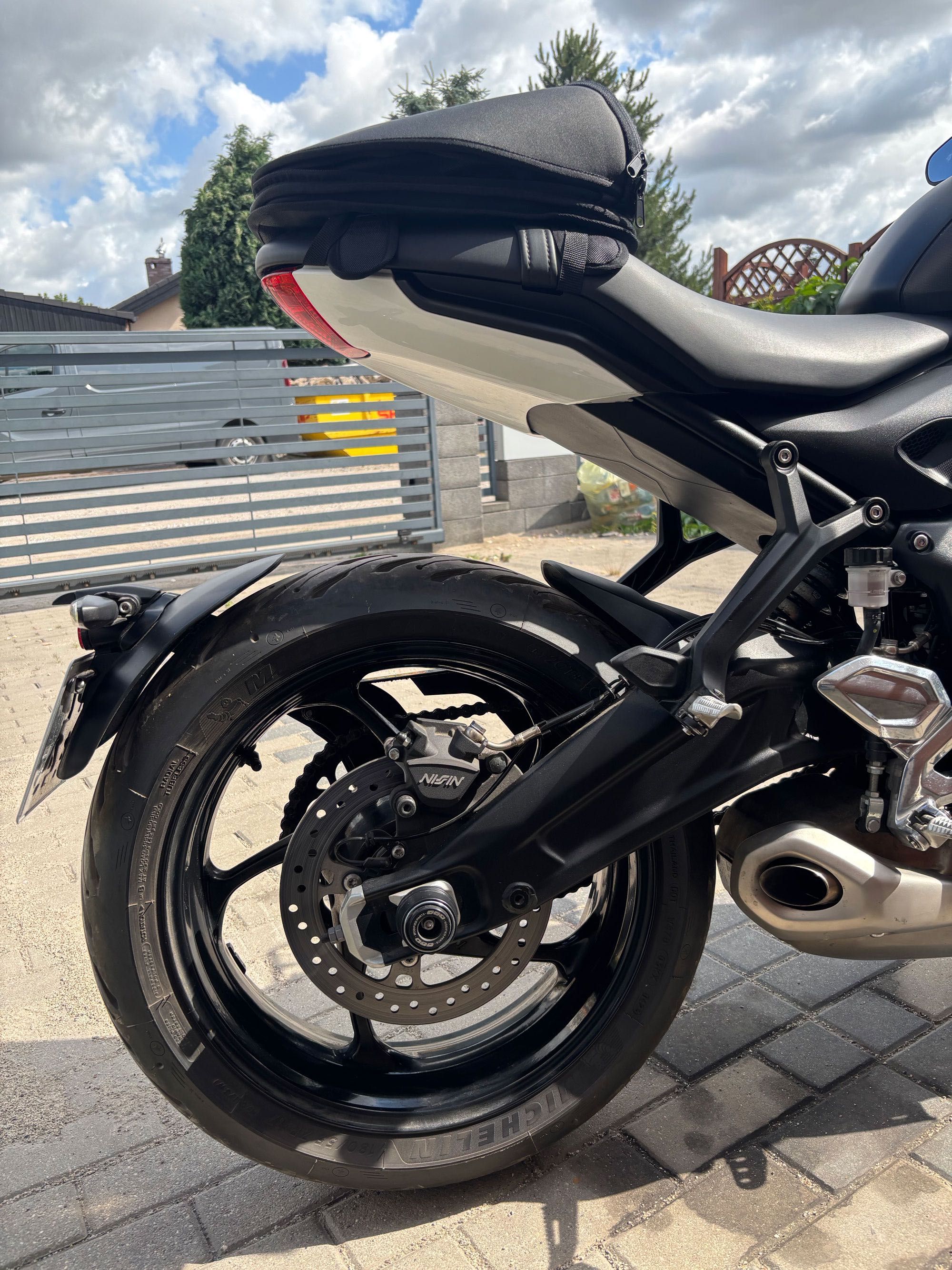 Triumph trident 660 z Roku 2023