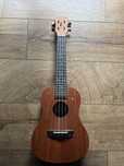 Ukulele bez pokrowca