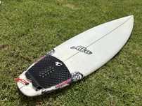 Prancha Alka - modelo ' The Monster' - 5'10 - 28 litros