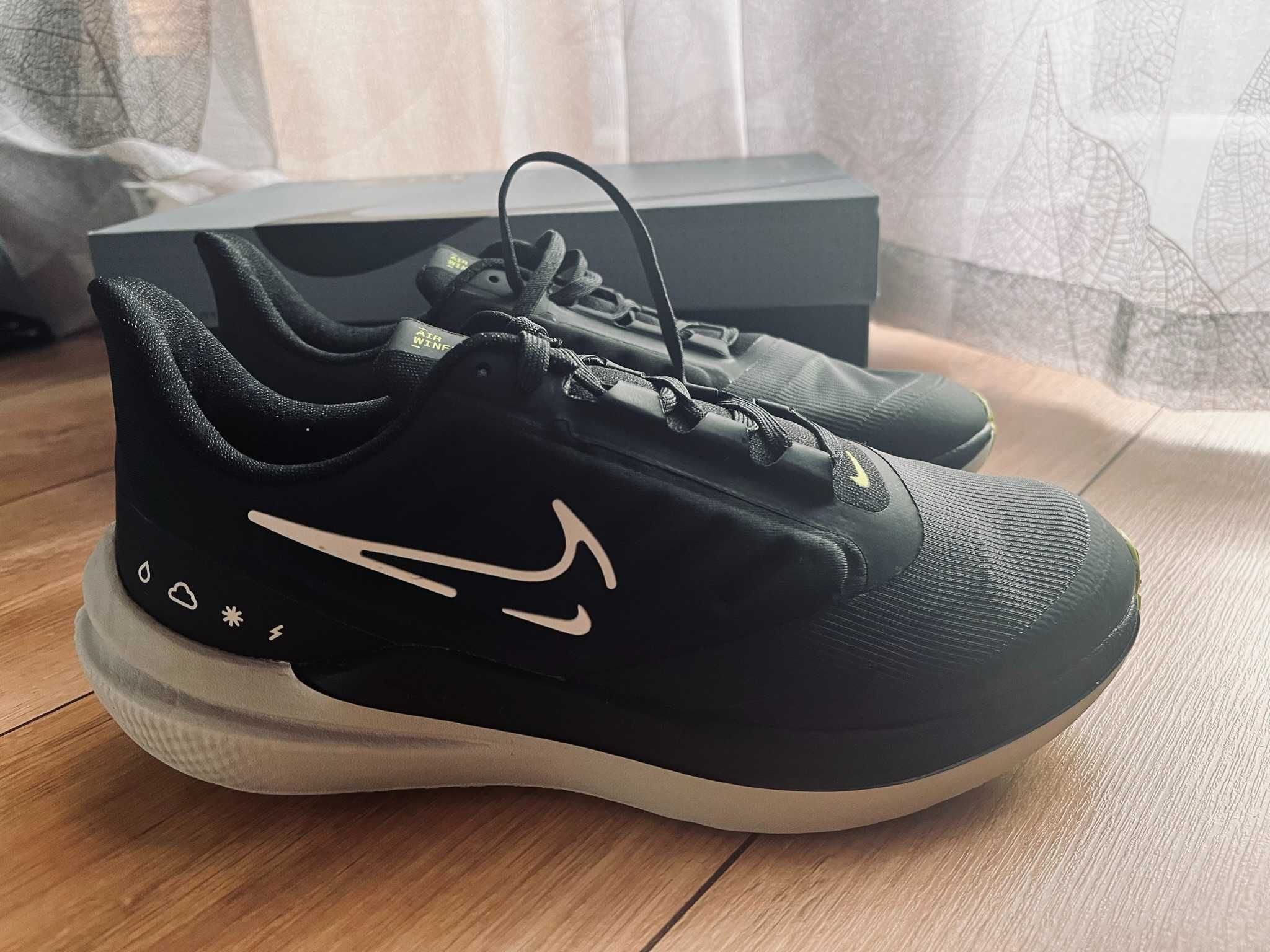 Buty do biegania Nike Winflo 9 Shield rozmiar 39,5
