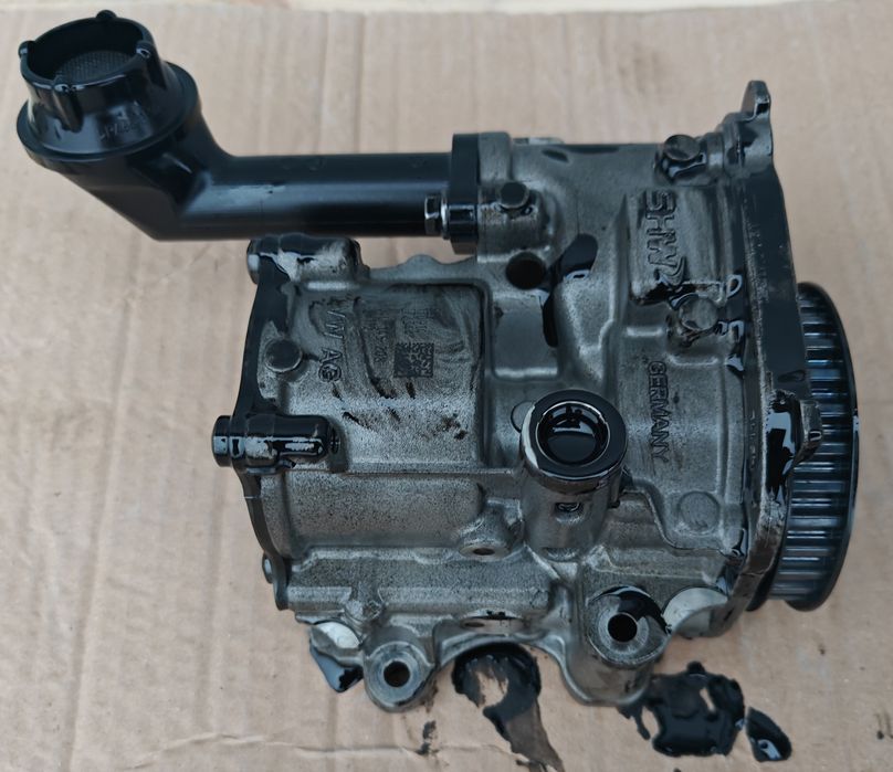 Вакуумний масляний насос Volkswagen b7 04L 145 208 H