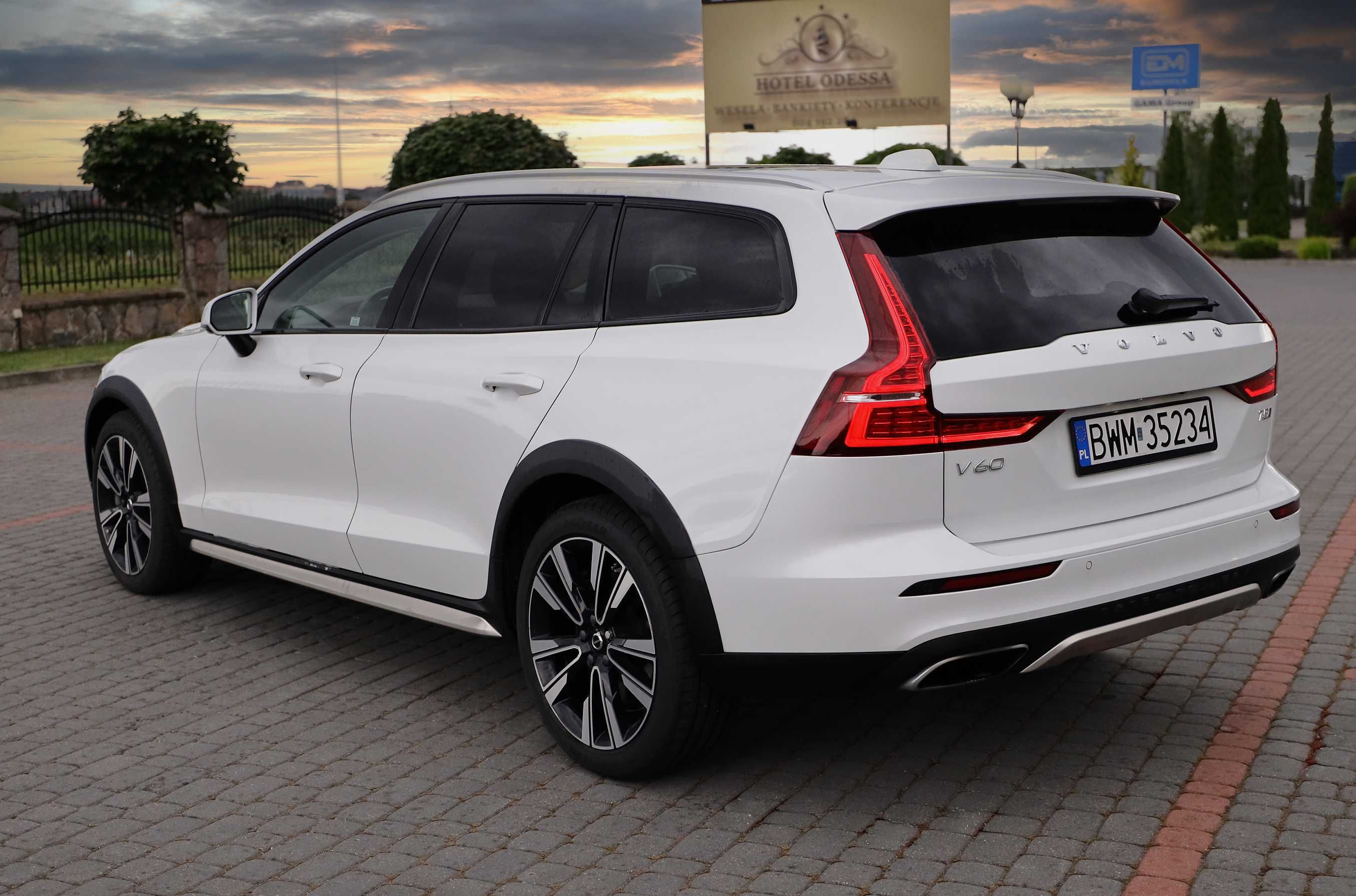 VOLVO V60 Cross Country T5 2020