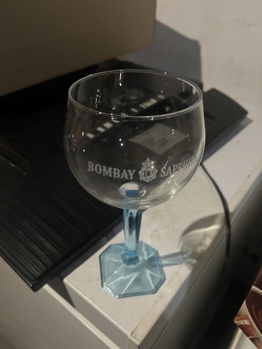 Copos de gin bombay