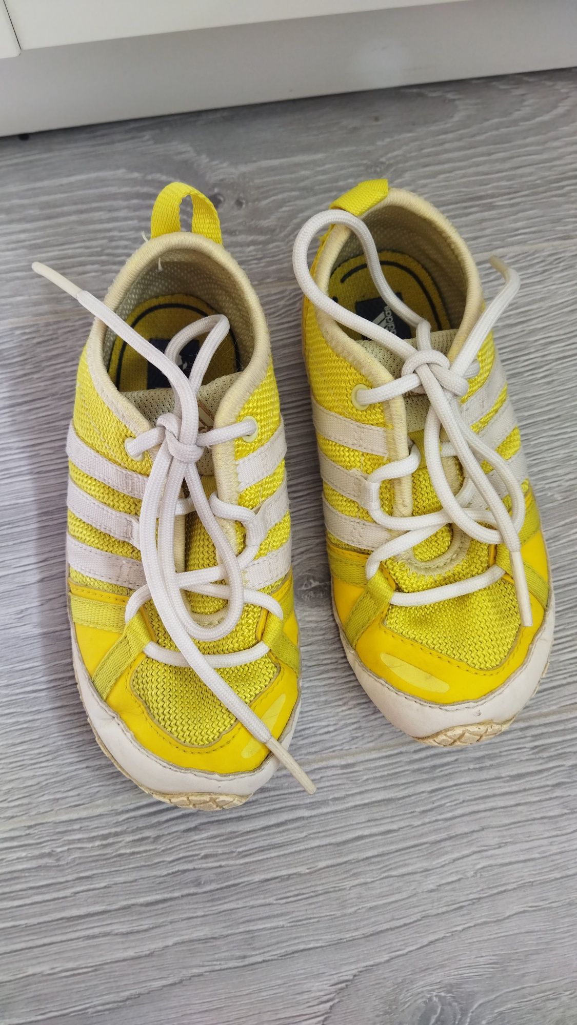 Adidas Buty dziecięce 25 żółte adidasy