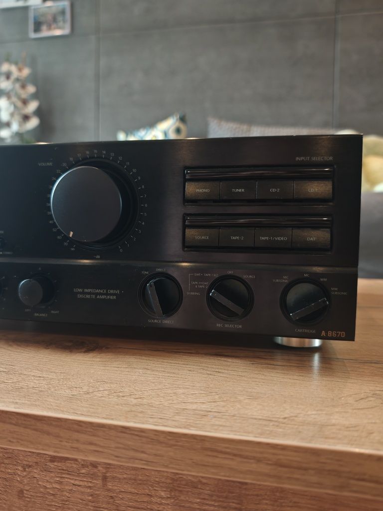Amplituner Onkyo Integra A8670