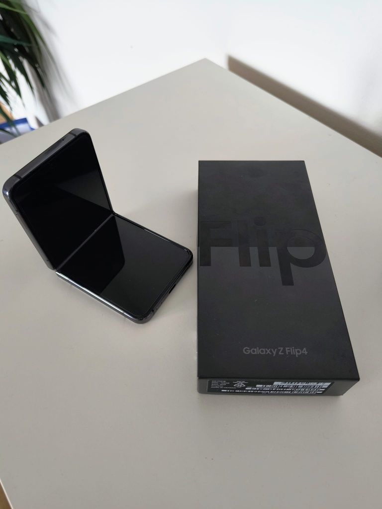 Samsung Galaxy Z Flip 4