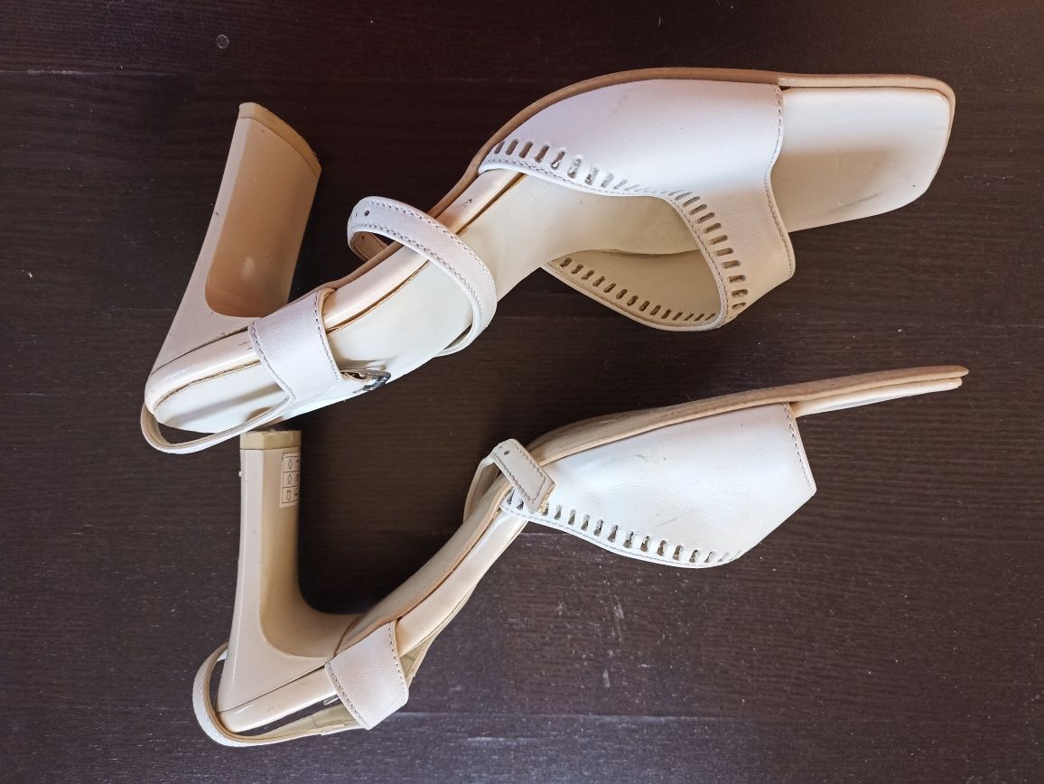 Pantofle eleganckie buty wizytowe rozm. 39