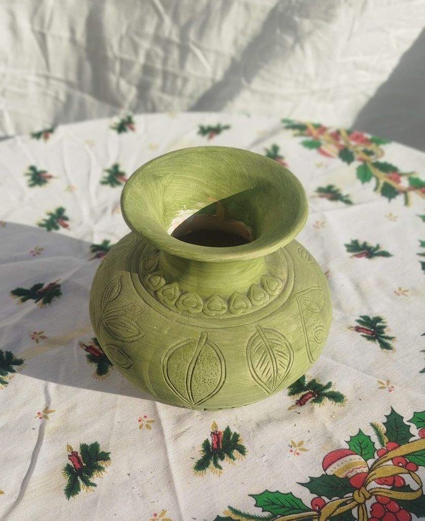Vaso decorativo em cerâmica artesanal verde – estilo rústico