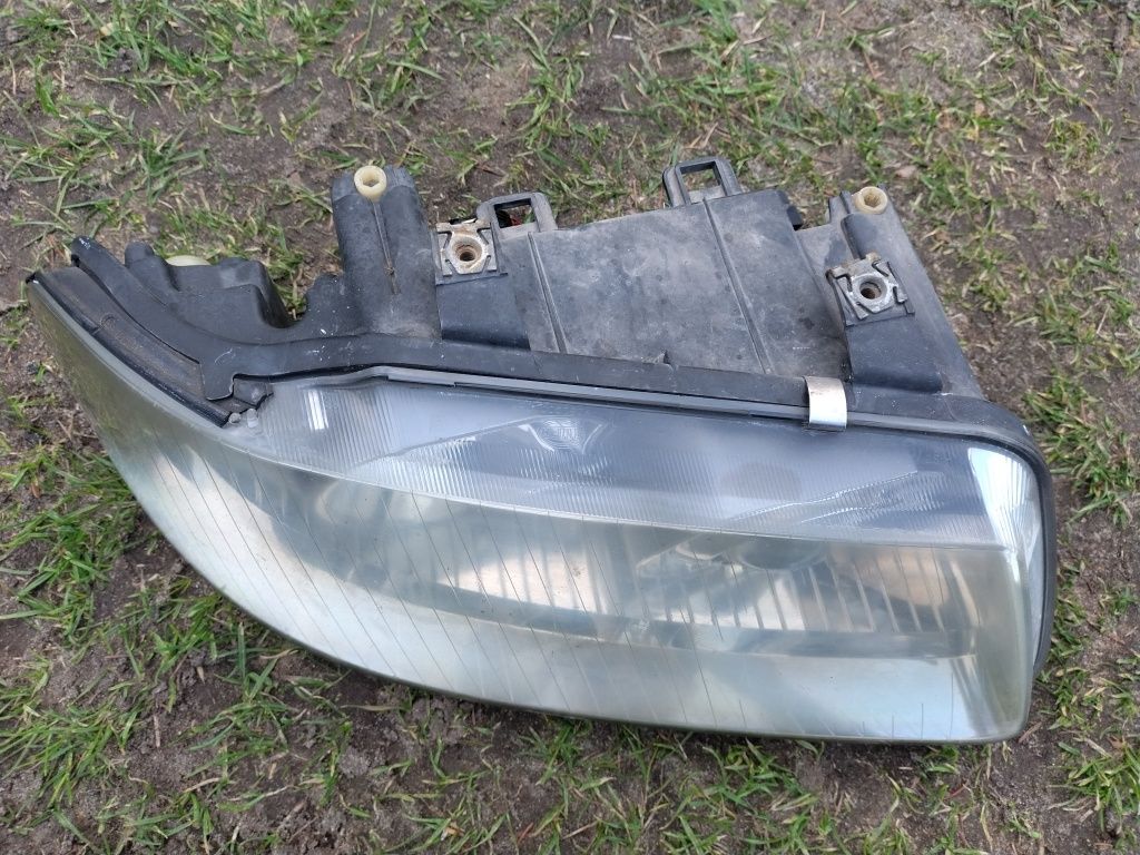 Lampy przednie Audi A3 8l
