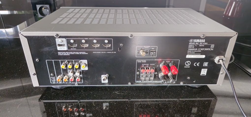Wzmacniacz amplituner kina domowego Yamaha RX-V381