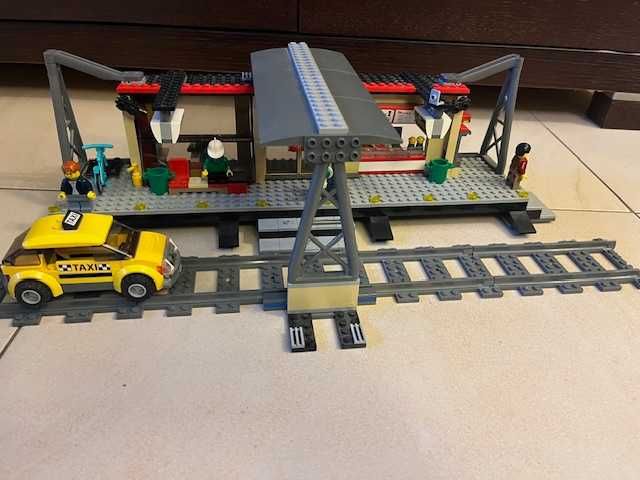 Lego CITY Pociąg pasażerski-60051 + dworzec kolejowy-60050 + tory doda