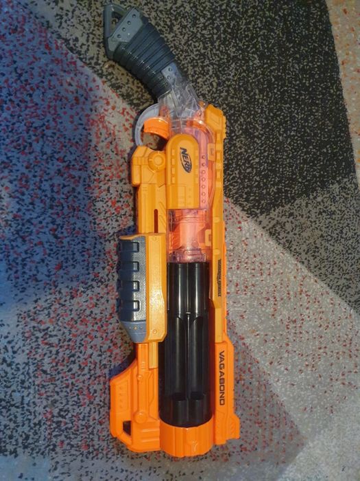 NERF Zestaw czterech kultowych wyrzutni + akcesoria do zabawy