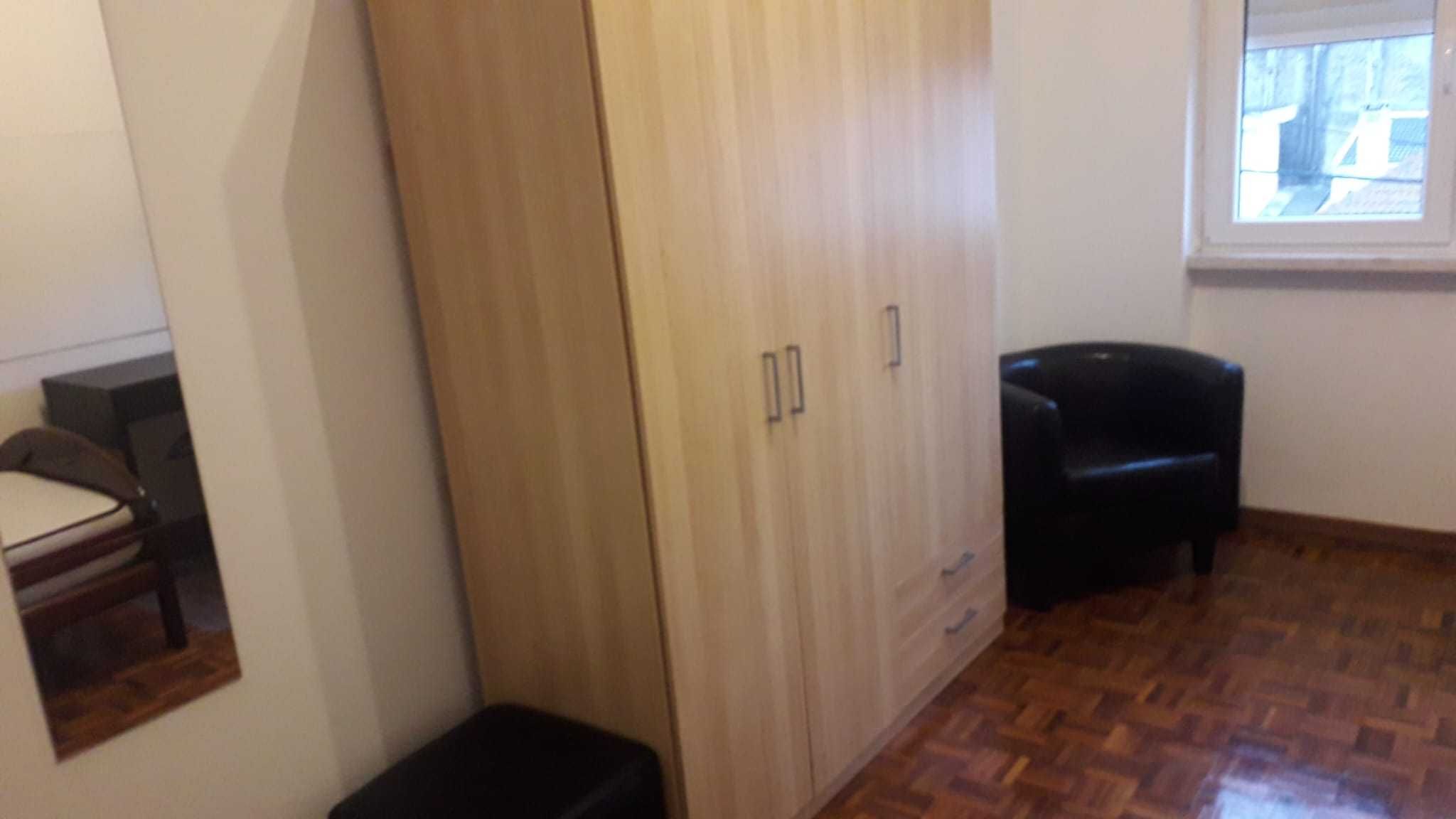 Arrendar 2 quartos a estudantes em rua Tomás Ribeiro, 81