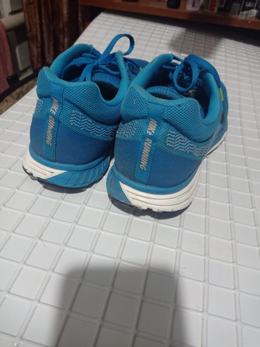 Спортивні кросівки чоловічі