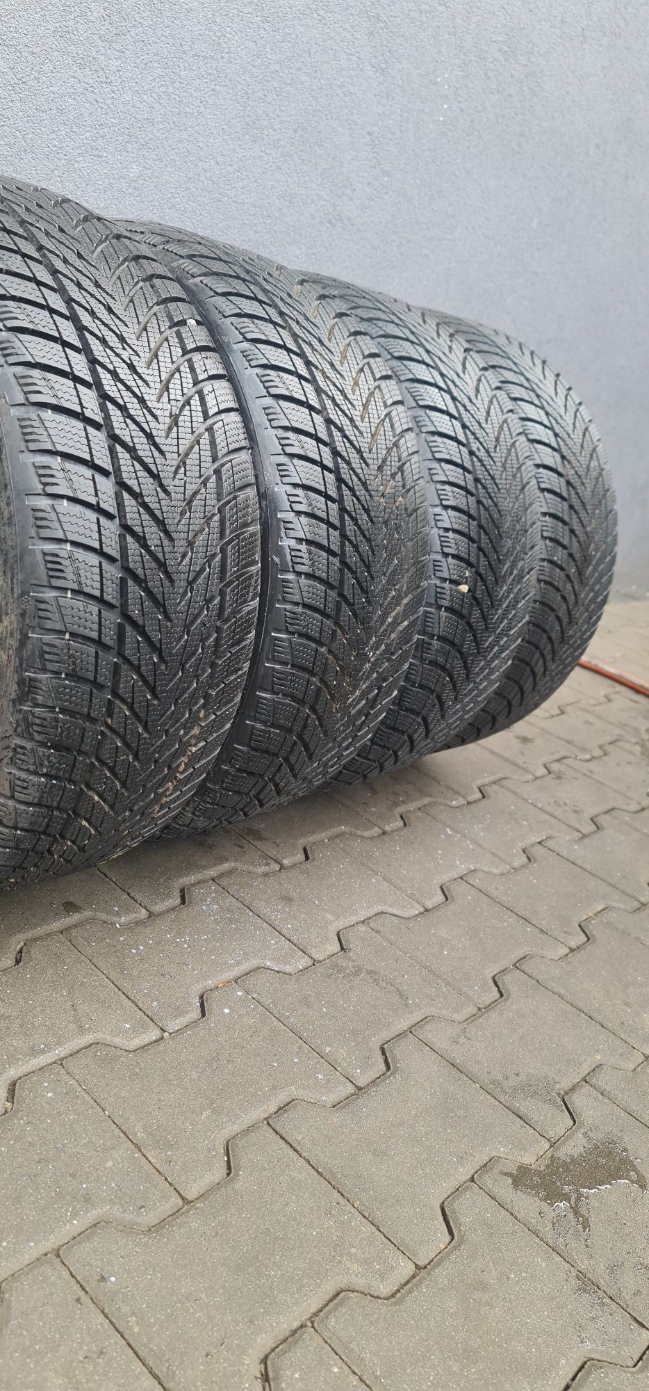 225/40/18 Goodyear