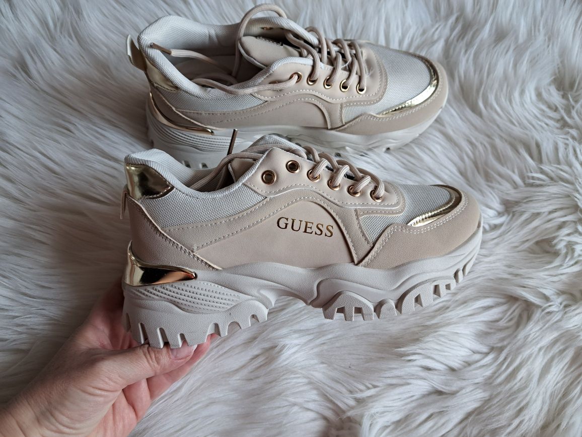 Beżowe złote sneakersy guess 38