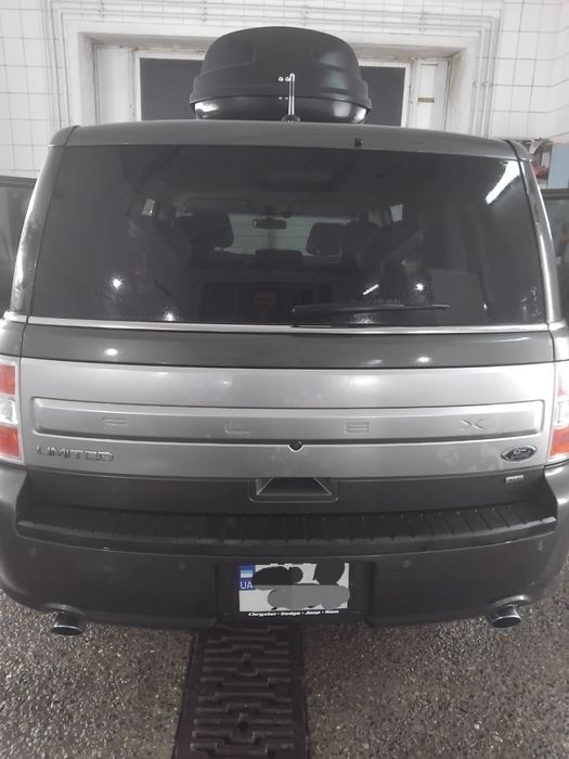 Ford Flex ( сімейний , 7 місць, повний привід)