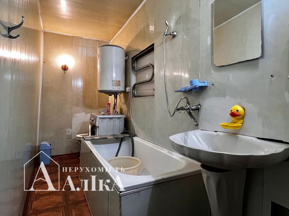 Продам частину будинку з власним двором