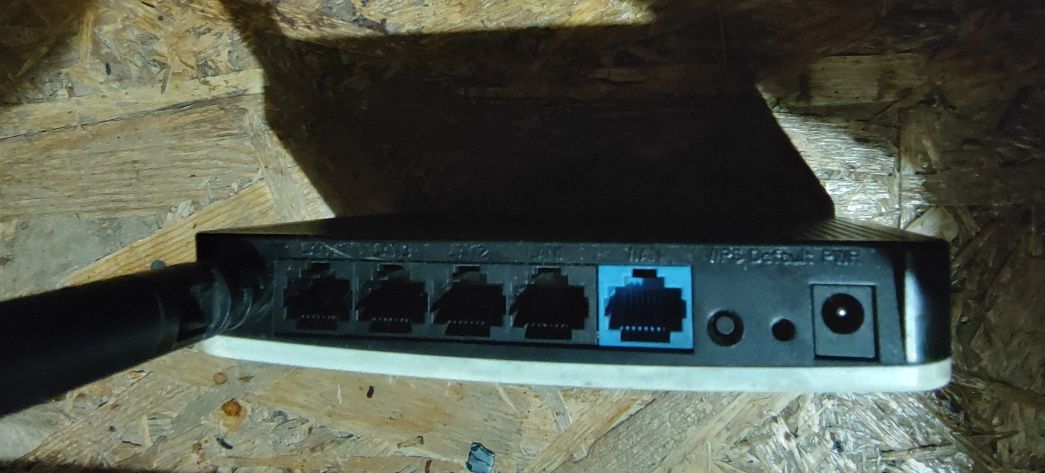 Роутер Netis WF 2411