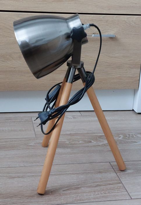 Lampka biurkowa na stelażu