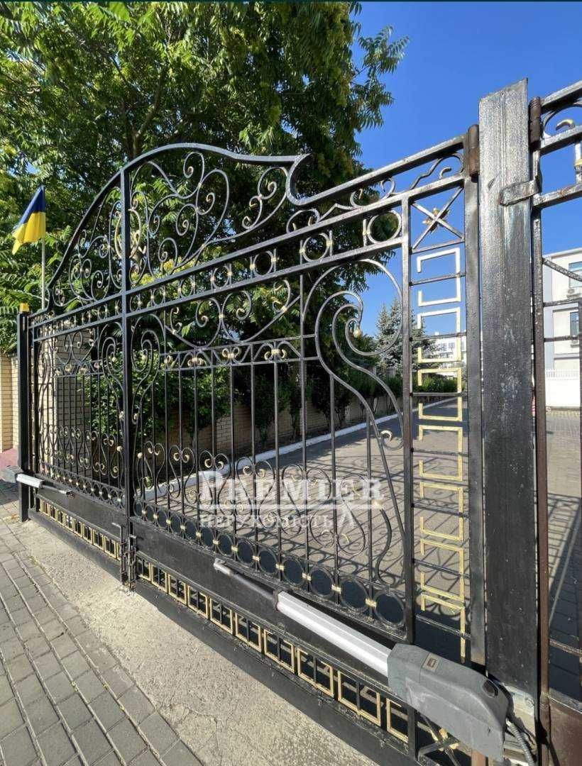 До продажу таунхаус з дизайнерським ремонтом