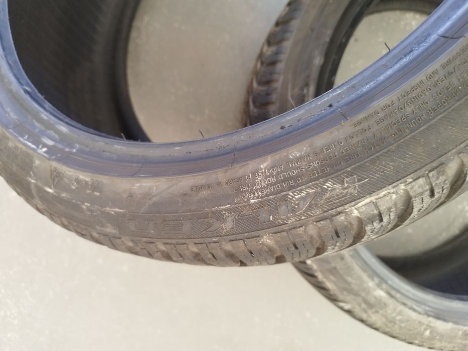 Dwie opony zimowe falken 225/40/R18