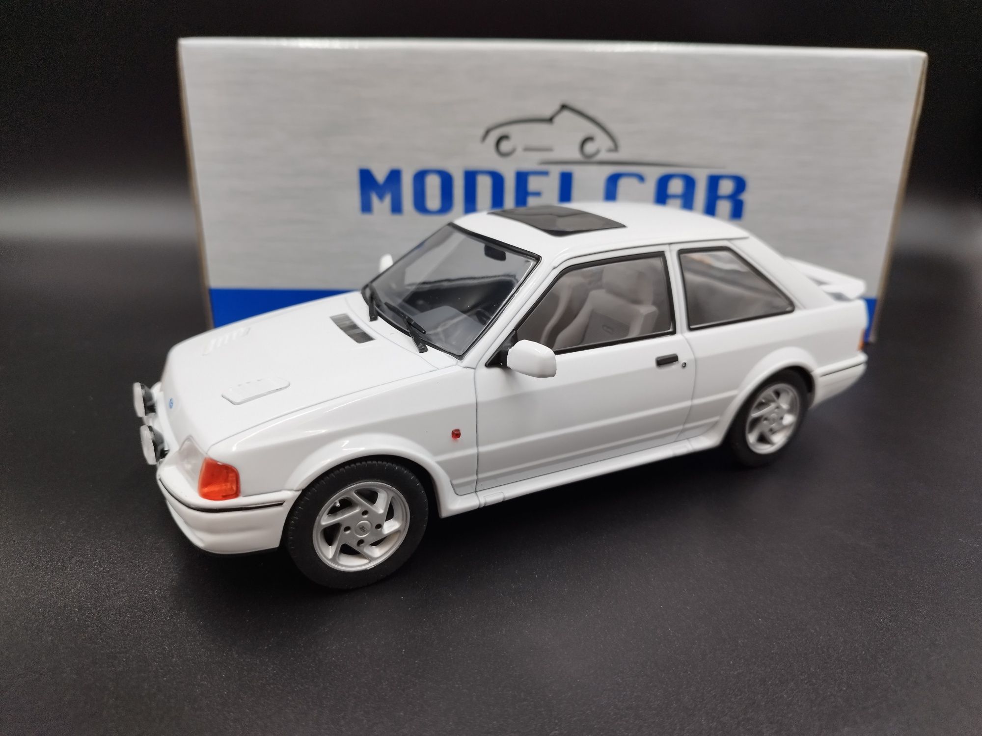 1:18 MCG Ford Escort  RS Turbo S2  White model