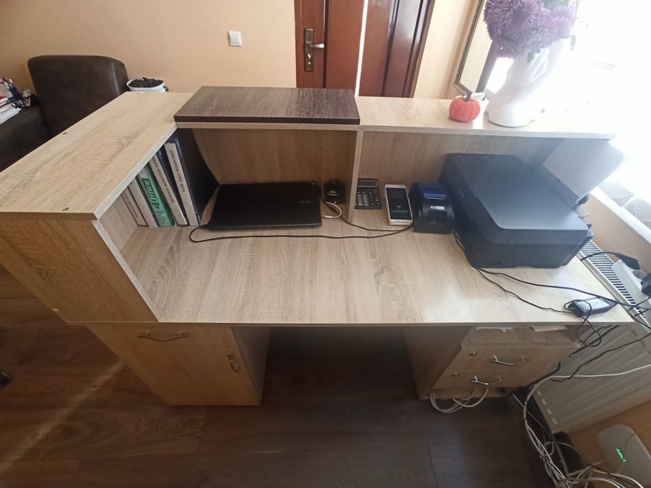 Ресепшн , стійка адміністратора