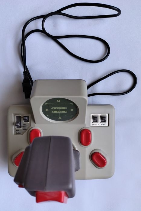 Sprawny, testowany joystick QuickJoy N-Pro dla konsoli Nintendo NES