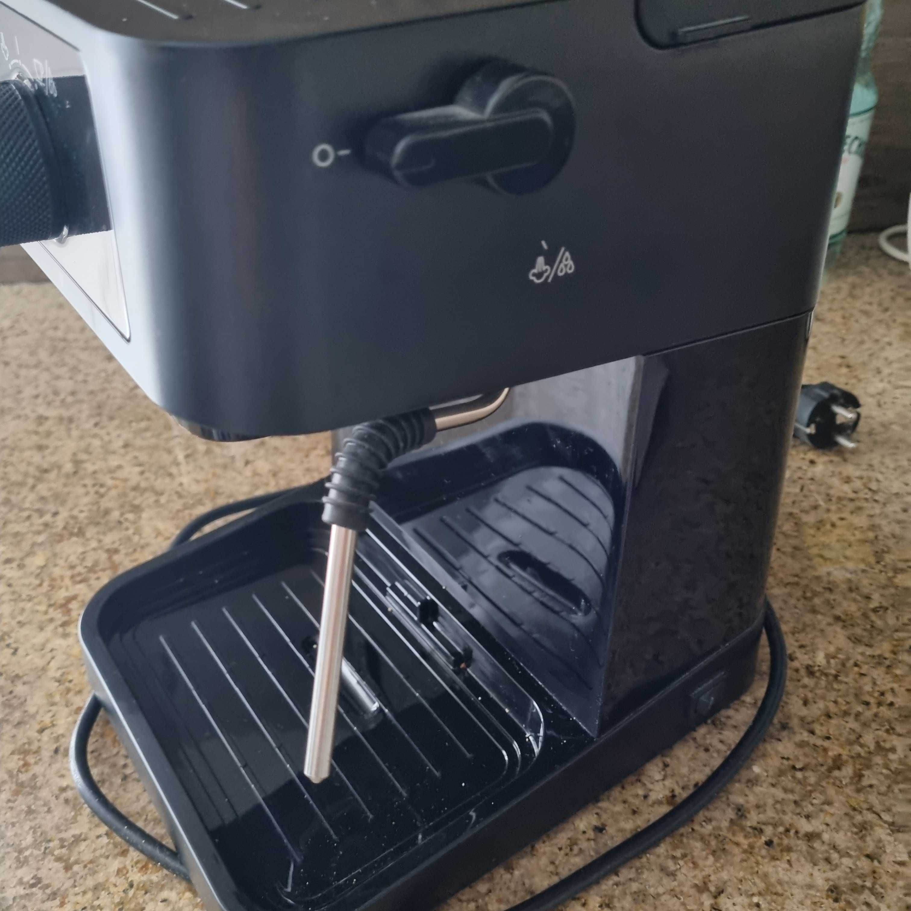 Ekspres DeLonghi Stilosa EC 230.BK prawie nowy