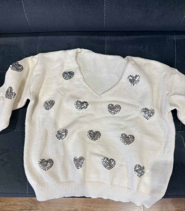 Sweter z serduszka nowy