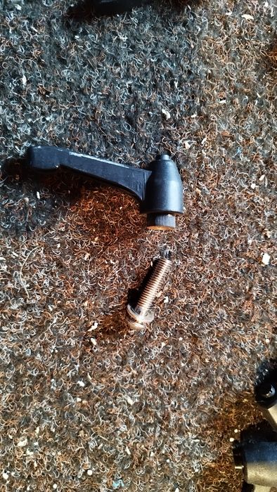 Uchwyt zaciskowy z gwintem, śruba,