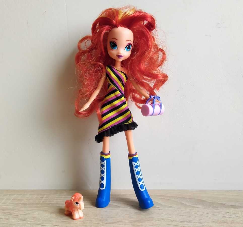 Lalka MLP. Sunset Shimmer z akcesoriami. Hasbro.