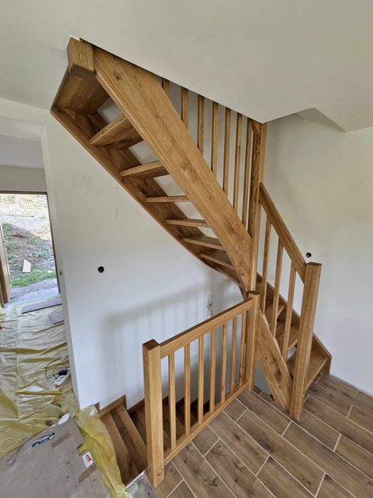 Schody drewniane dąb , buk , jesion Trepy  Producent Podkarpackie