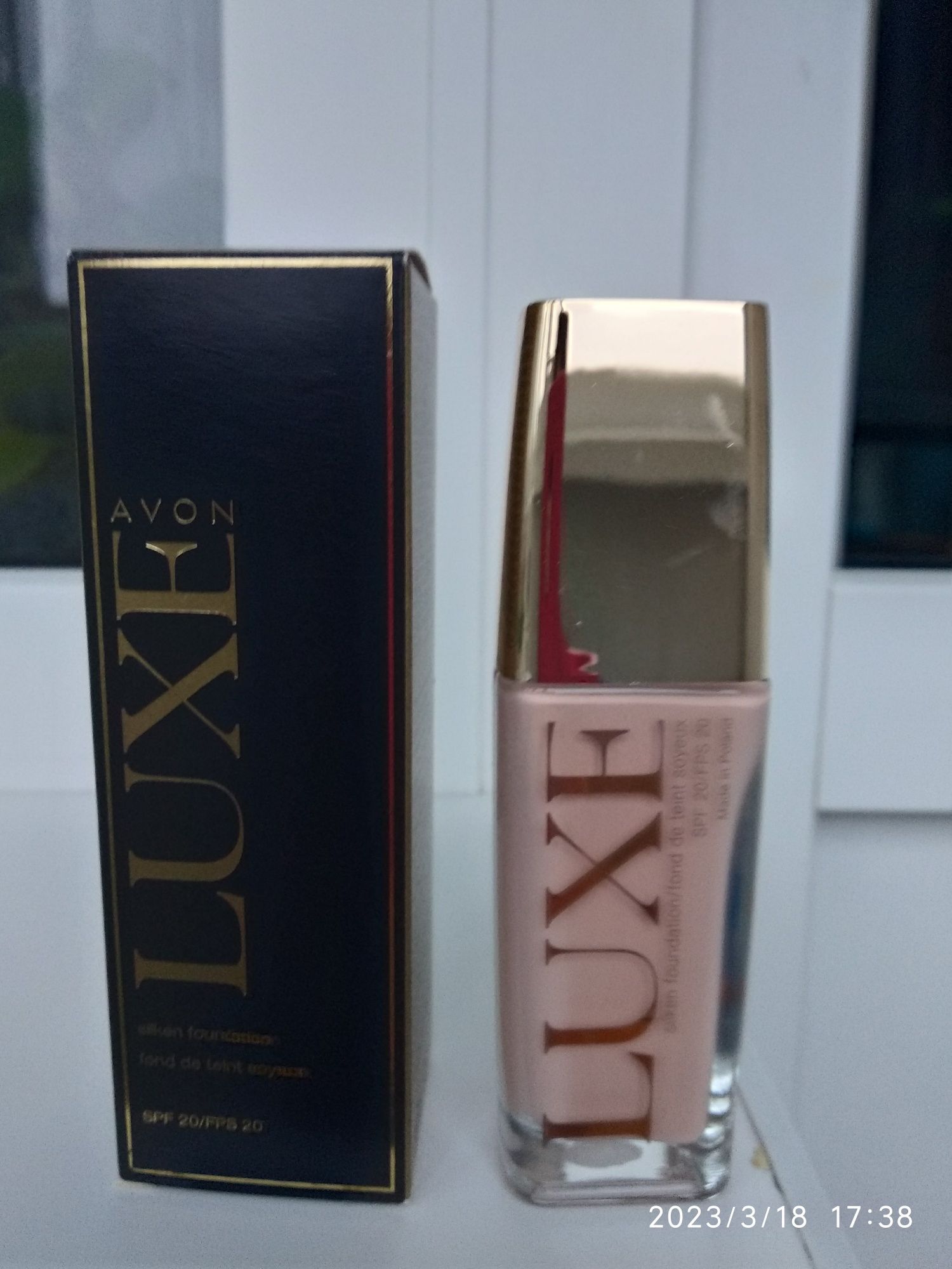 Тональный крем для лица Avon Luxe SPF20 Porcelain, 30 мл , Польша