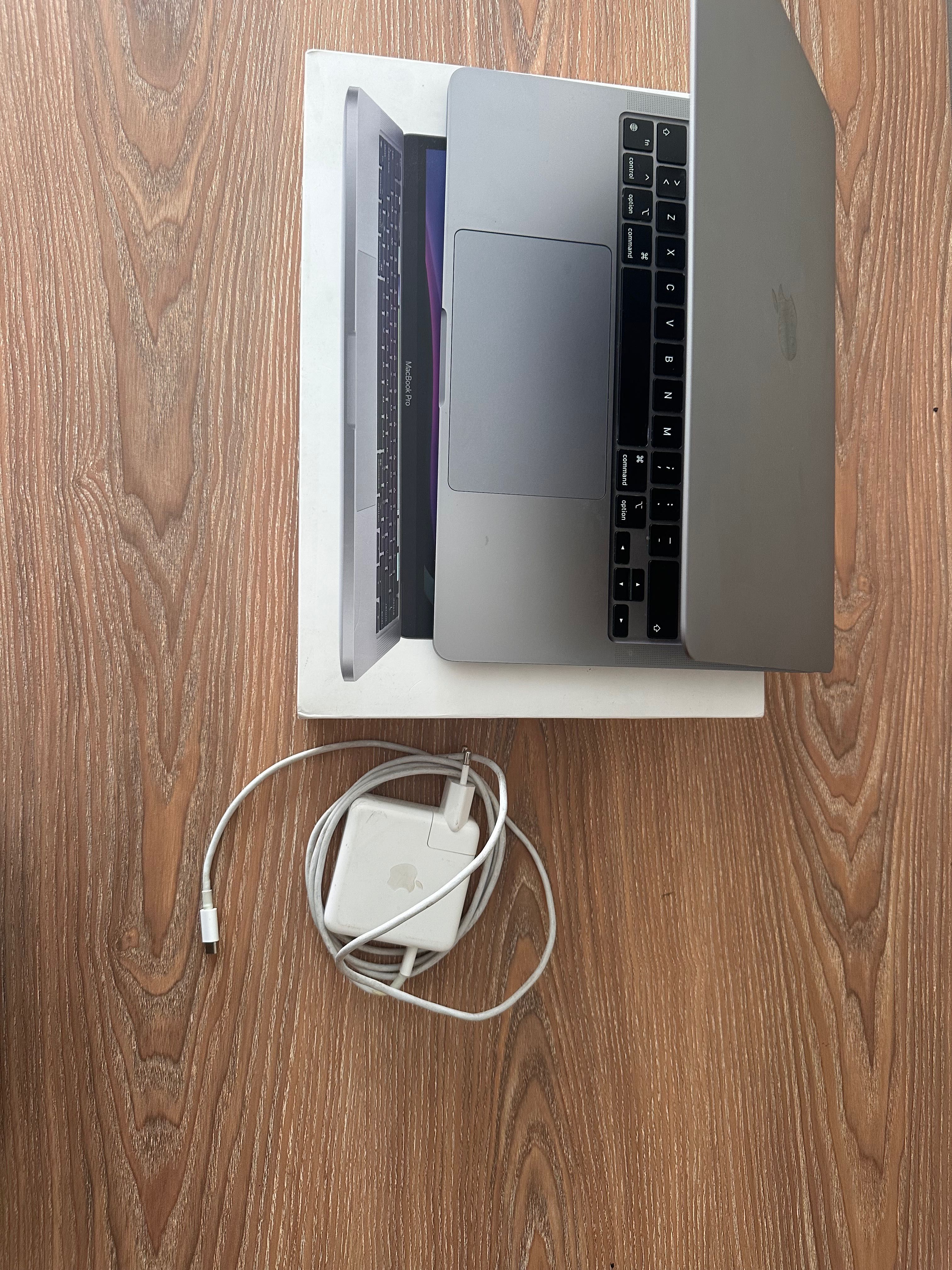 MacBook Pro 13” (M1, 2020) - 16GB RAM, 256GB SSD