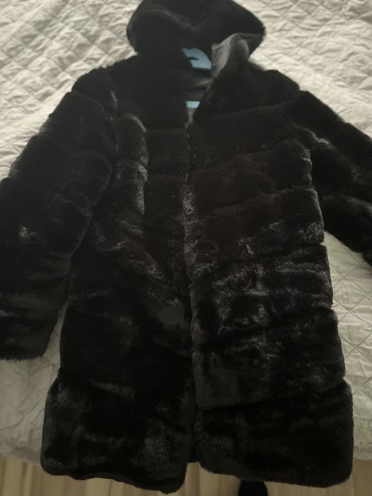Futro czarne z kapturem