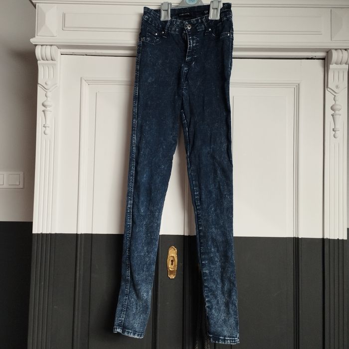 Spodnie jeansy slim Reserved