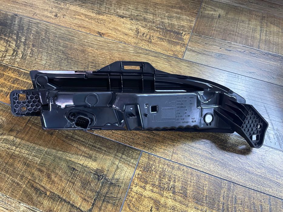 Tesla Model 3/Y/Highland фонарь задня оптика фара стоп ліхтар в ляду